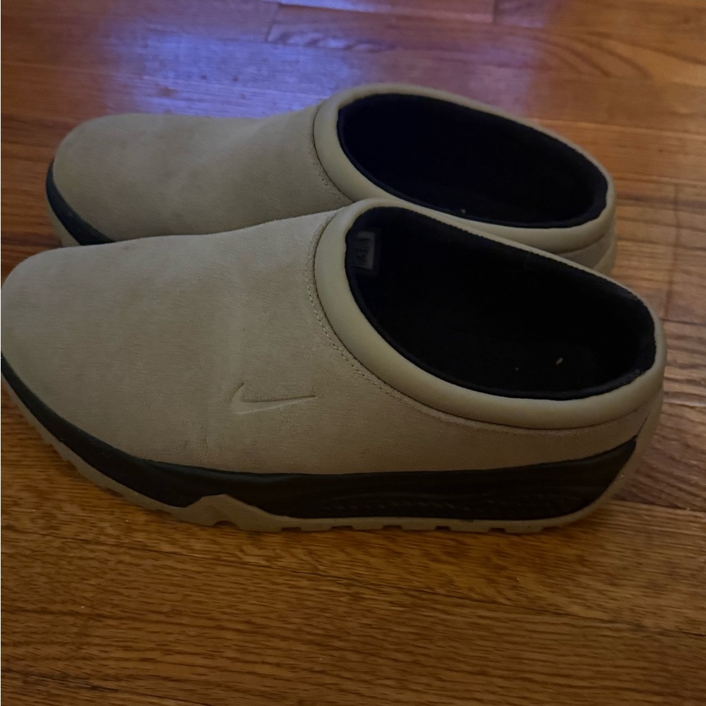 Nike Tan and Black Slip-On Sneakers